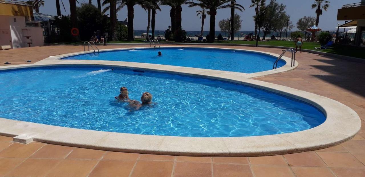 Appartement Premiere Ligne De Mer Avec Piscine Rosas Exteriör bild