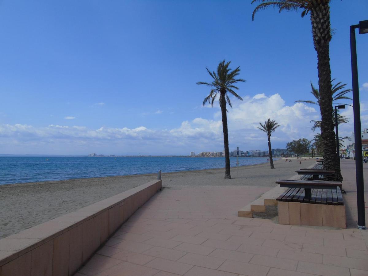 Appartement Premiere Ligne De Mer Avec Piscine Rosas Exteriör bild