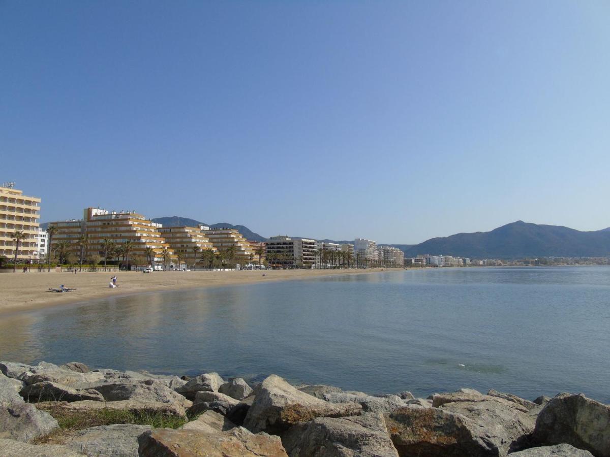 Appartement Premiere Ligne De Mer Avec Piscine Rosas Exteriör bild