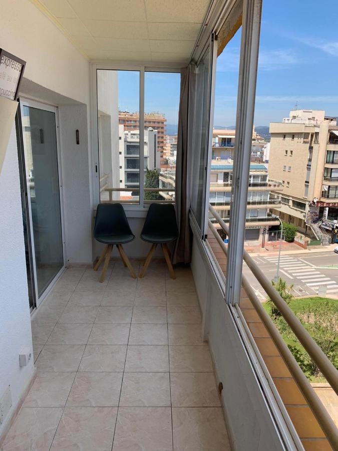 Appartement Premiere Ligne De Mer Avec Piscine Rosas Exteriör bild