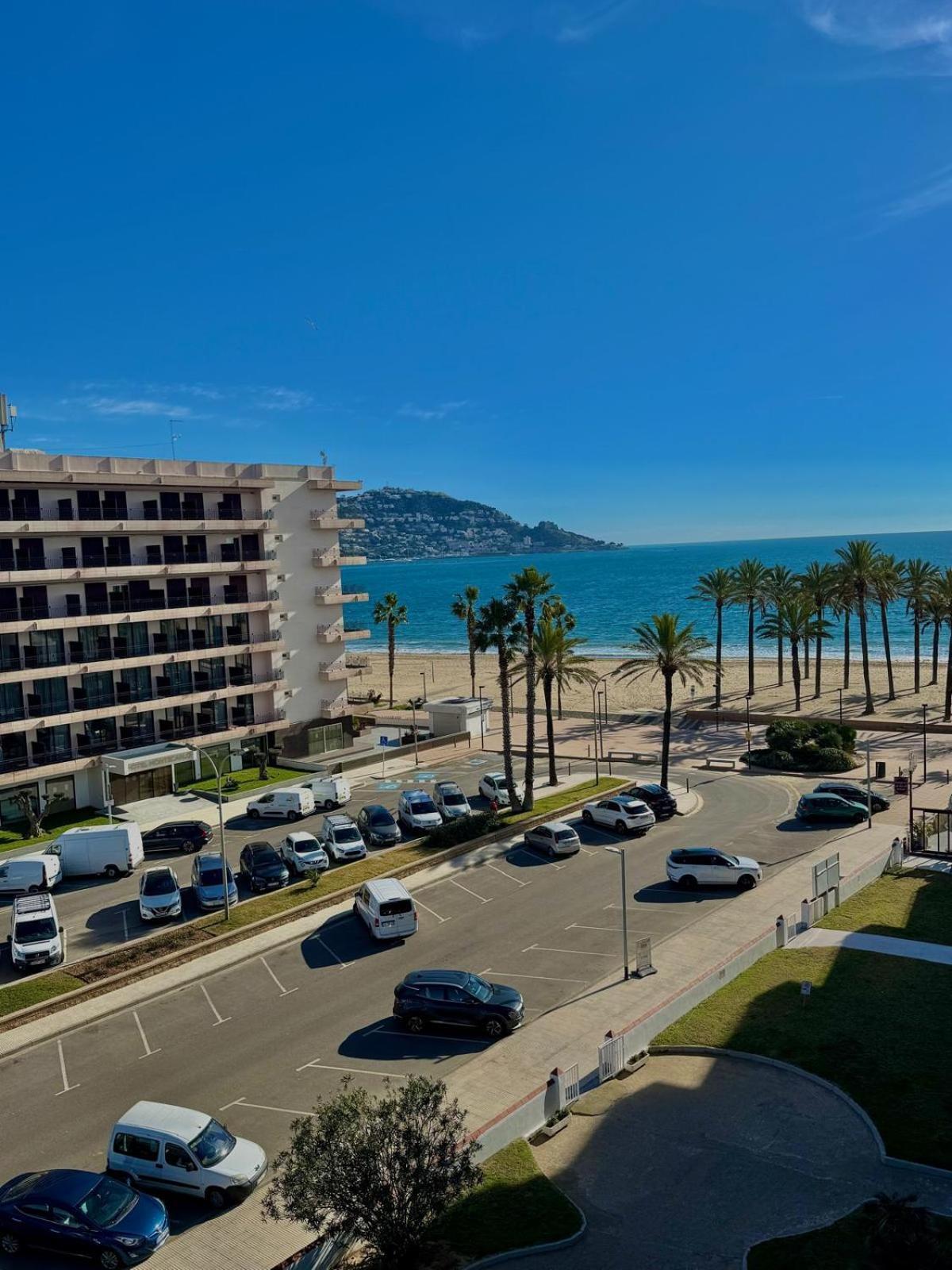 Appartement Premiere Ligne De Mer Avec Piscine Rosas Exteriör bild