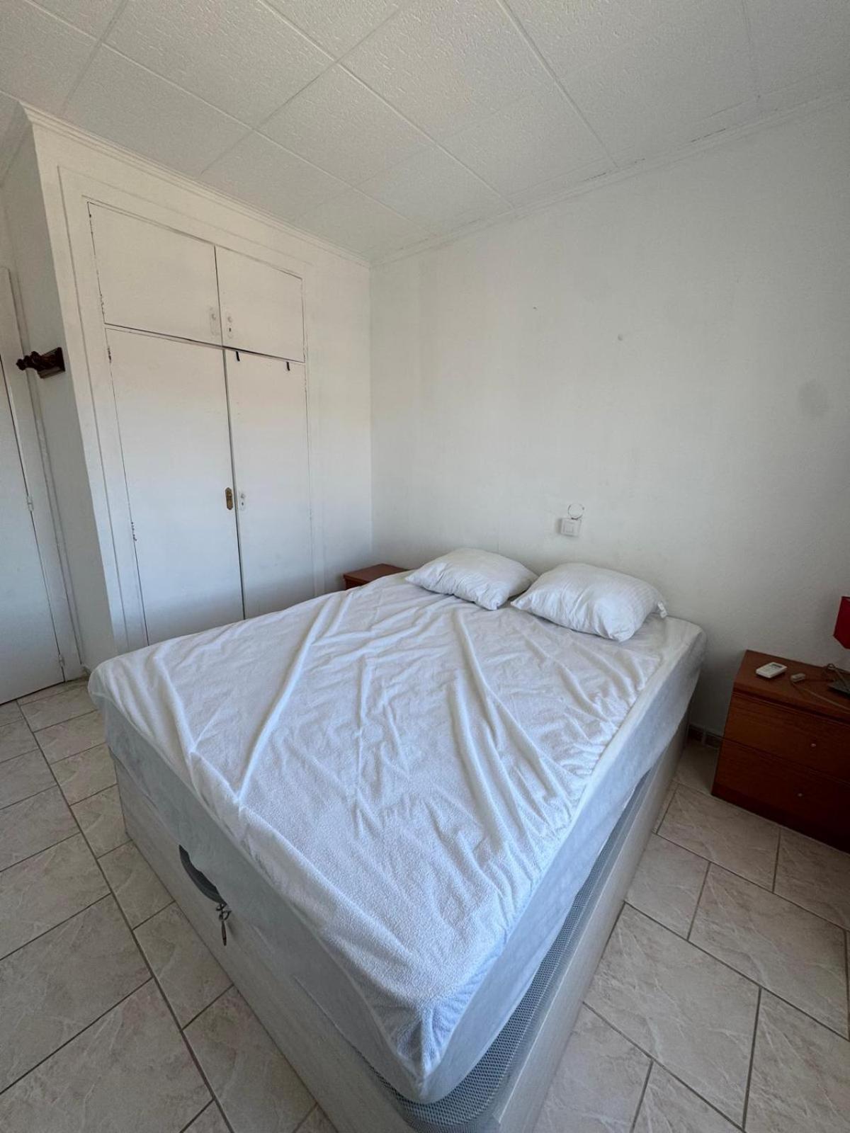Appartement Premiere Ligne De Mer Avec Piscine Rosas Exteriör bild